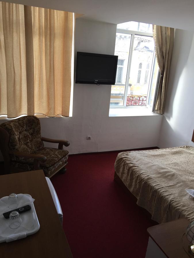 Hotel Rares Botoşani Exterior foto