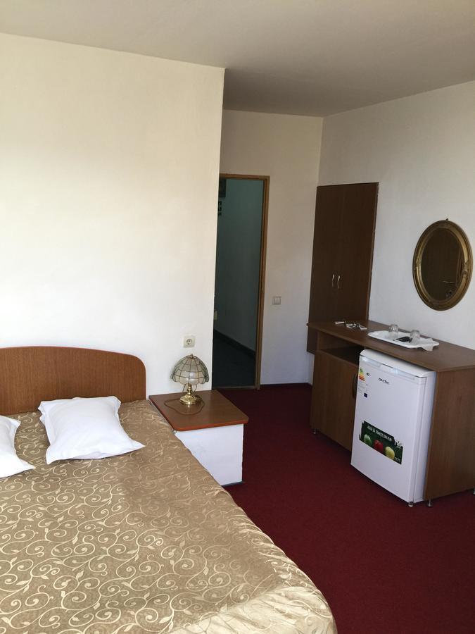 Hotel Rares Botoşani Exterior foto
