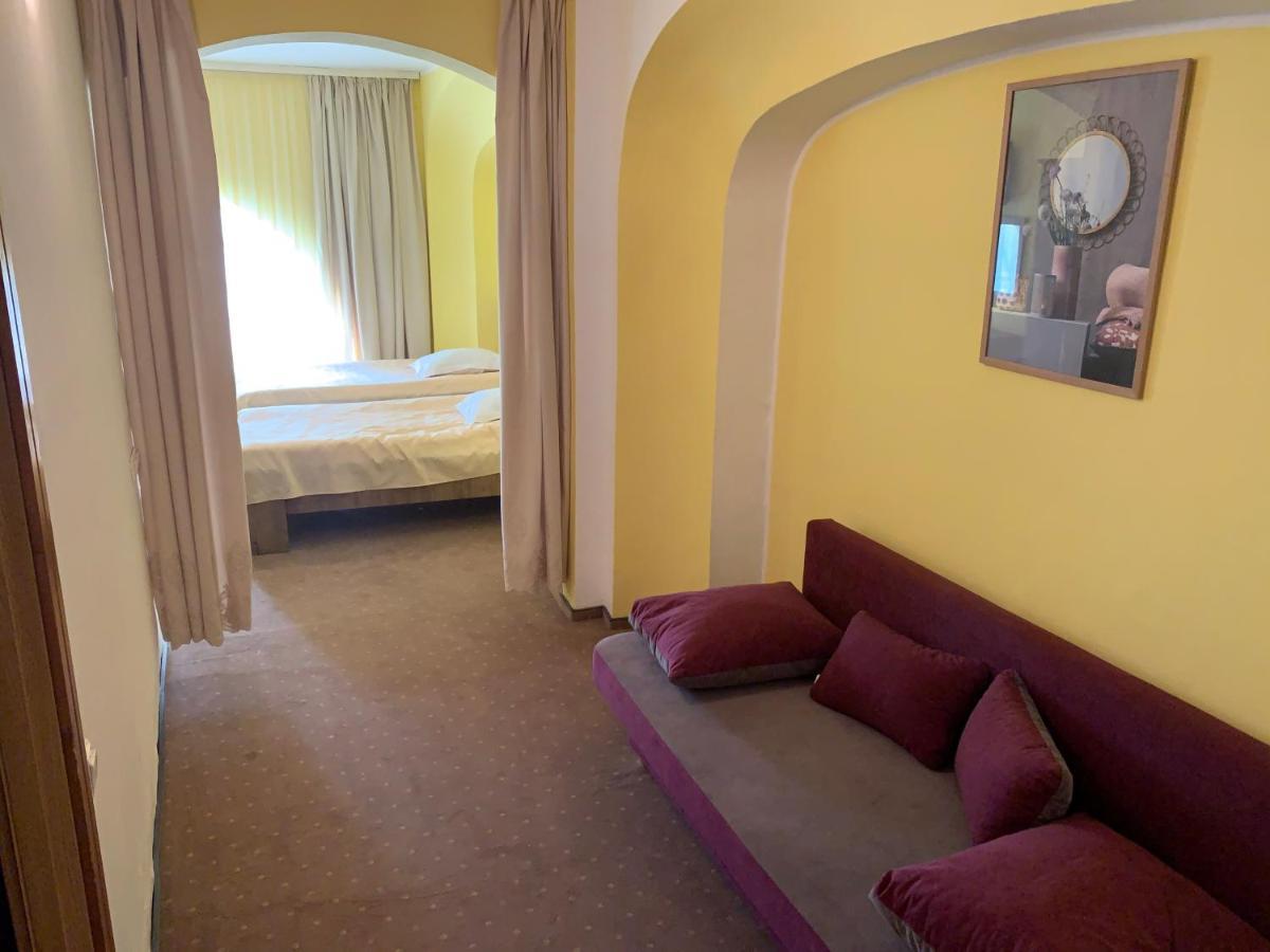 Hotel Rares Botoşani Exterior foto